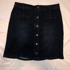 Dark wash button up denim skirt sz 4